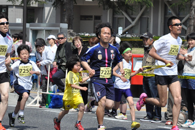 親子レース「父と子」部門。入賞目指して真剣勝負！