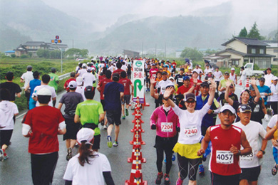 折り返し地点を過ぎると、最大の難所・上りの急坂が待ち受けています♪