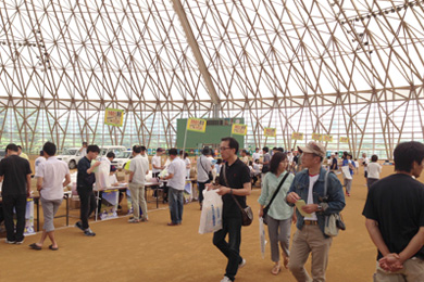 レースの前後も天候を気にせず安心して過ごせる但馬ドーム