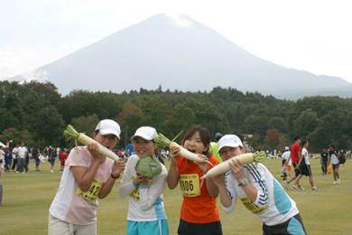 選べる参加賞には鳴沢村の新鮮野菜もたっぷり！